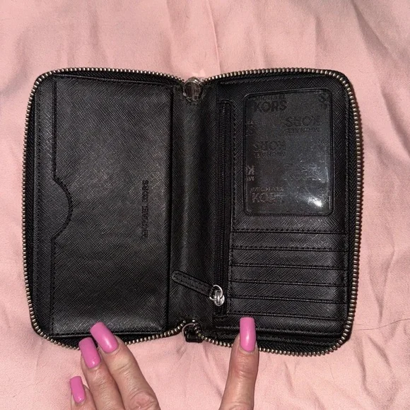 Michael Kors Black Textured Wallet - Picture 5 of 8